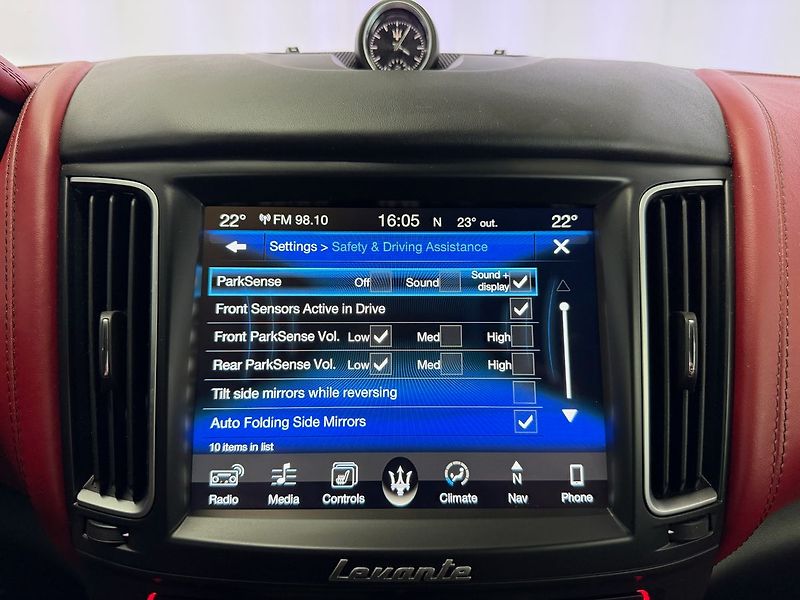 Maserati Levante V6 Q4 DIESEL, PANORAMA, VZDUCH - fotka 15 z 27