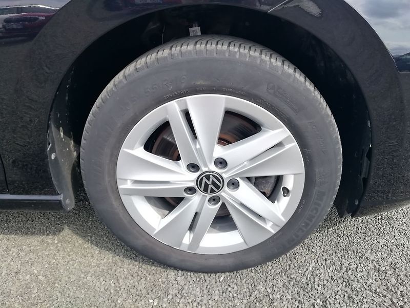 Volkswagen Golf Life  Variant 2,0 TDI Life 85 - fotka 17 z 17