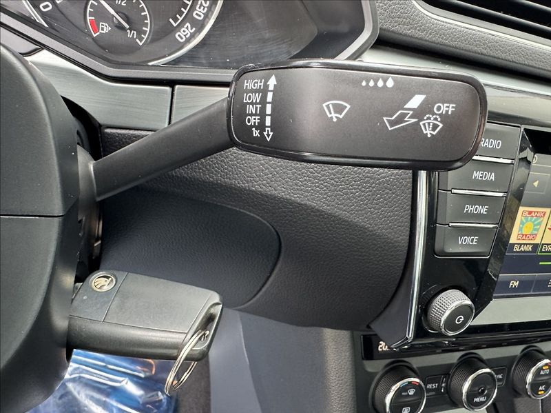 Škoda Superb 1,6 TDI Navi TZ park. kamera - fotka 31 z 50