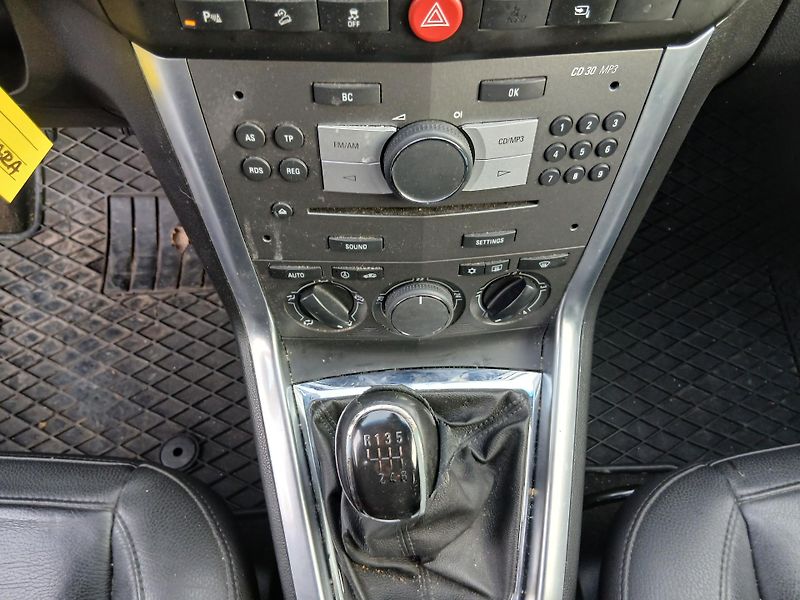 Opel Antara 2.2 CDTI, 4x4, tažné, Cosmo - fotka 19 z 27