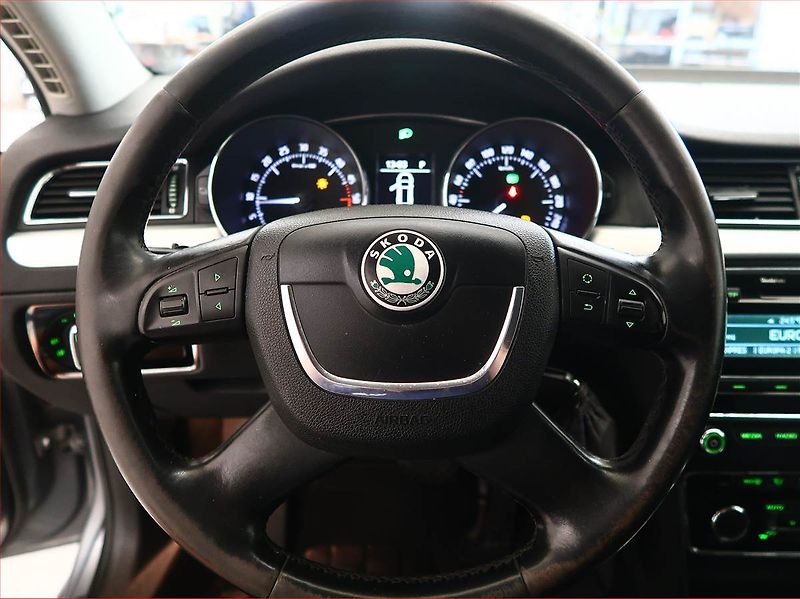 Škoda Superb (2010) 2.0 TDI, Automat, Tempomat - fotka 16 z 17