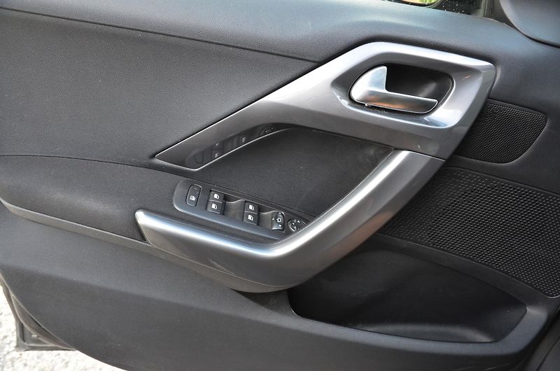 Peugeot 2008 (2017) 1.2 PT 60kW KLIMA / TAŽNÉ - fotka 16 z 28