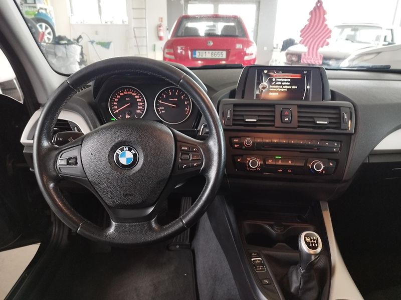 BMW Řada 1 (2014) 116I,75KW,KLIMA,ALU,SER.KN - fotka 23 z 30