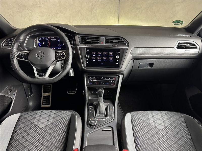 Volkswagen Tiguan Allspace 2,0 TDi  DSG 4x4 R-Line Matrix - fotka 16 z 45