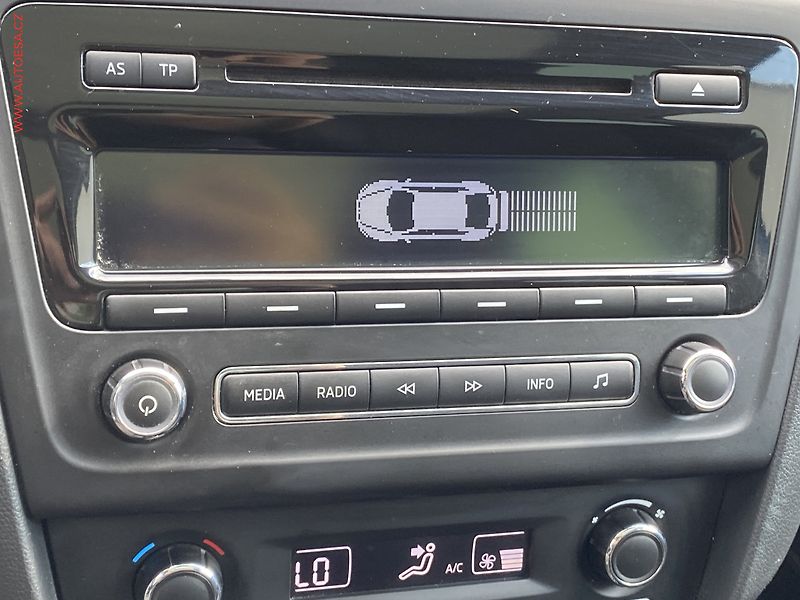 Škoda Rapid (2015) 1.2 TSi, Sport, xenon, panor - fotka 15 z 16