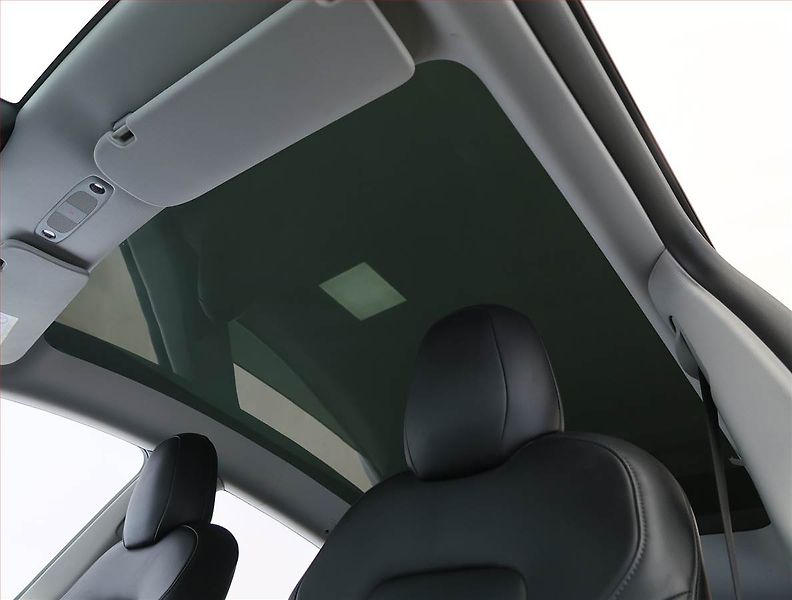 Tesla Model Y (2022) Long Range AWD 79kWh, SoH 92% - fotka 18 z 33