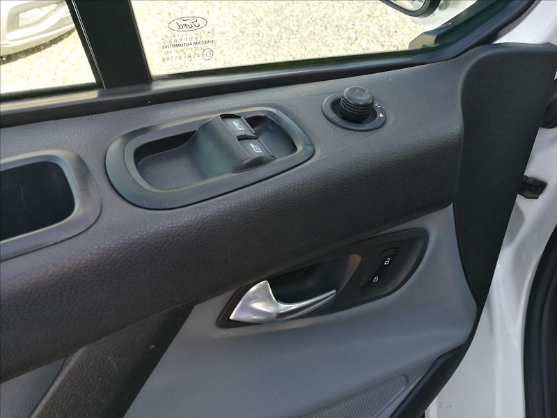 Ford Transit Custom 2,0 TDCi 8 míst - fotka 15 z 24