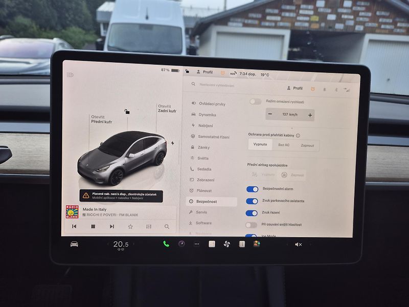 Tesla Model Y ZAMLUVENO ! - fotka 26 z 49