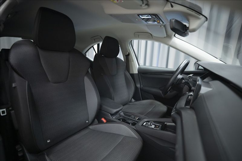 Škoda Octavia 2,0 TDI DSG VÝHŘEV 1. MAJ ČR - fotka 8 z 38