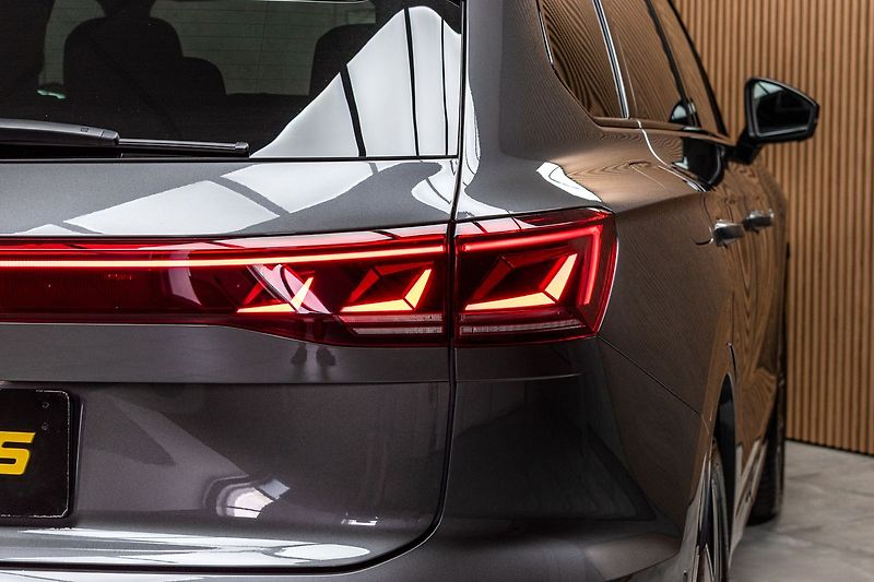 Volkswagen Touareg 3.0 TDI R-LINE*ZÁRUKA*TAŽNÉ*ČR - fotka 43 z 48