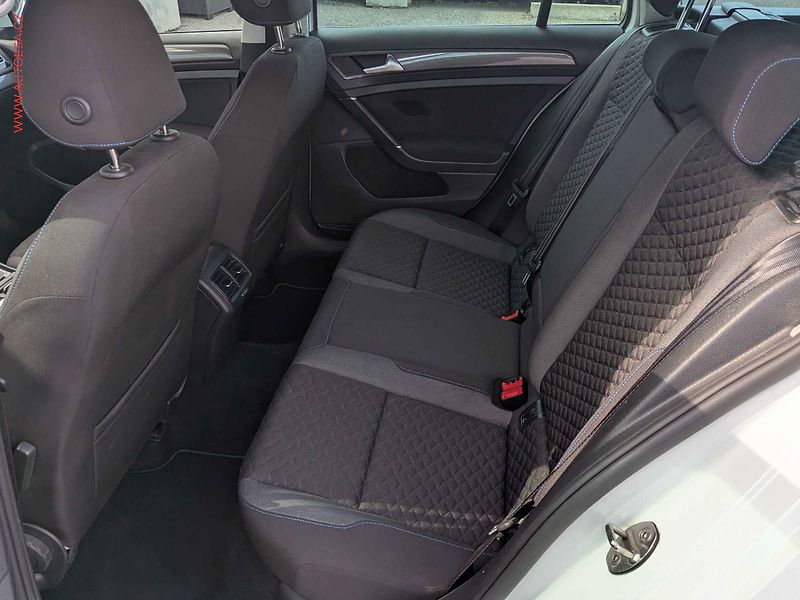 Volkswagen Golf (2018) 2.0 TDi, 1.maj, Join, navi - fotka 10 z 16
