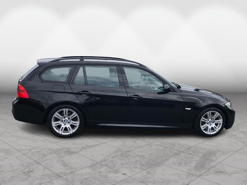 BMW Řada 3 325i - fotka 8 z 29