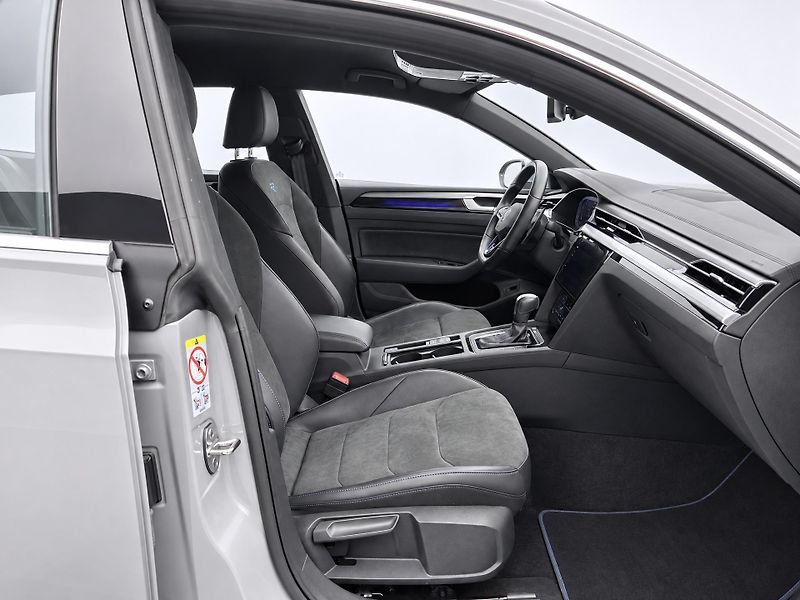Volkswagen Arteon Shooting Brake R 2,0 TSI 235kW DSG 4Motion DP - fotka 12 z 32