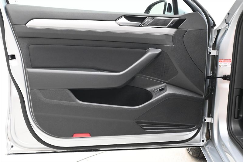 Volkswagen Passat 2,0 TDI 110 kW DSG Business Zá - fotka 25 z 32