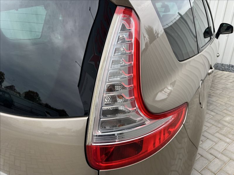 Renault Grand Scénic 1,5 dCi 7míst Navi Bose tažné - fotka 16 z 50