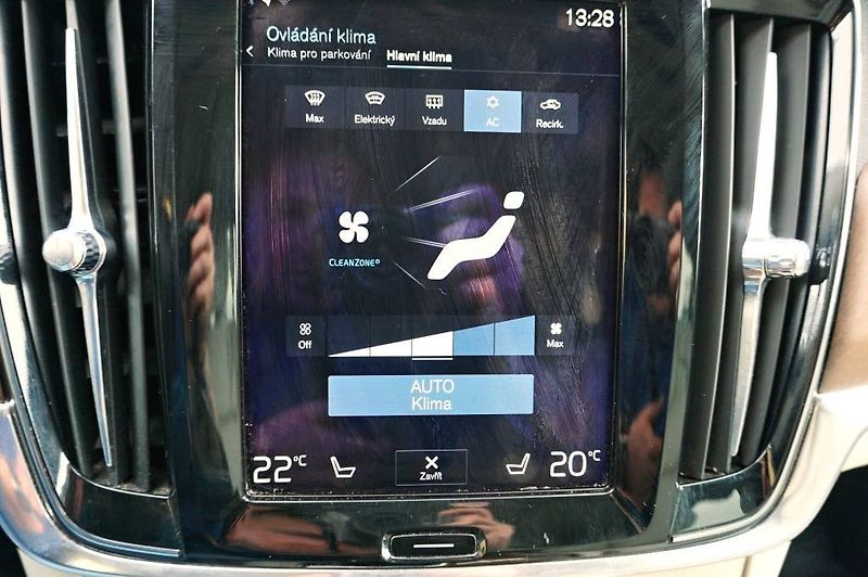 Volvo V90 (2019) INSCRIPTION POLESTAR 2,0 D5 17 - fotka 34 z 53