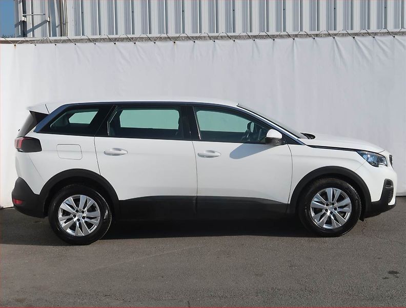 Peugeot 5008 (2020) PureTech 130, 7 míst - fotka 6 z 19