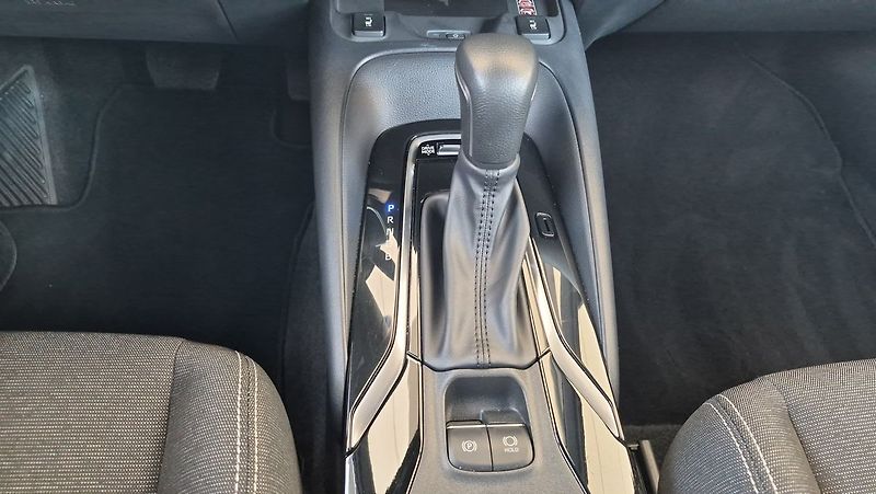 Toyota Corolla 1.8 HEV e-CVT Comfort Tech - fotka 21 z 23