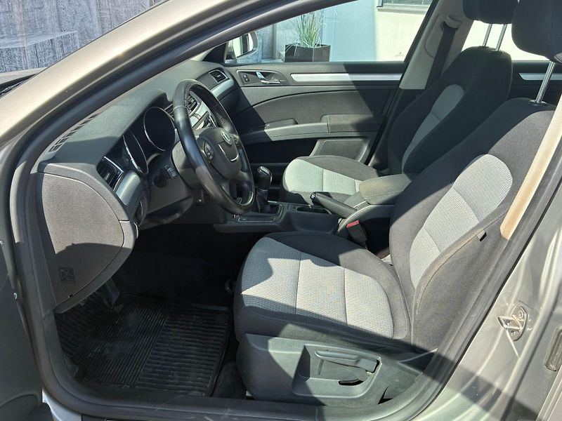 Škoda Superb (2012) 2.0TDI, 103KW - fotka 25 z 26