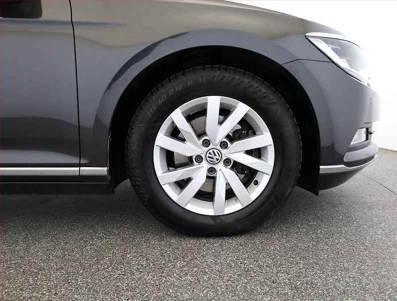 Volkswagen Passat (2019) Business 2.0 TDI, Automat - fotka 20 z 20