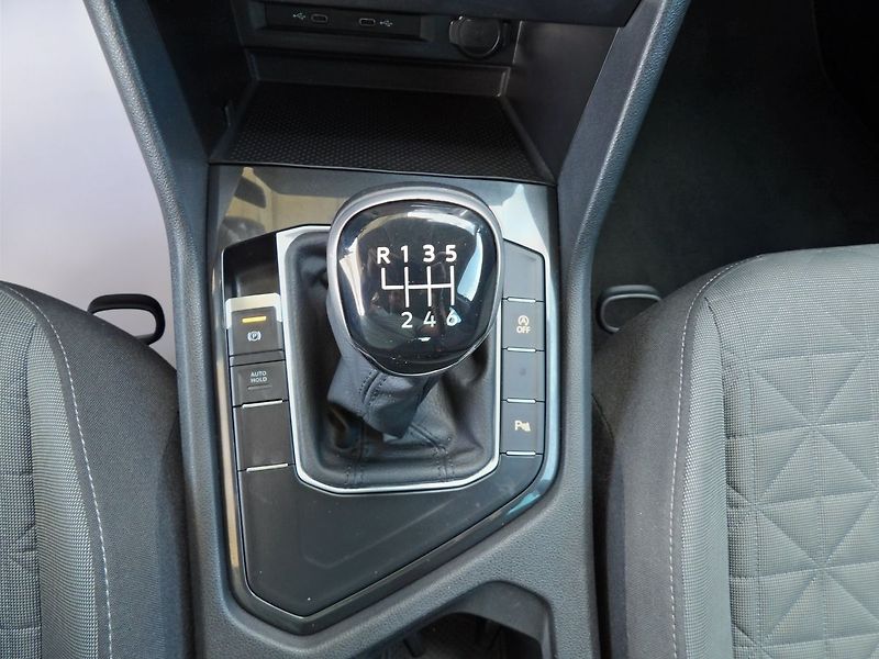 Volkswagen Tiguan 1.5TSI 110kW Virtual Life ACC - fotka 14 z 34