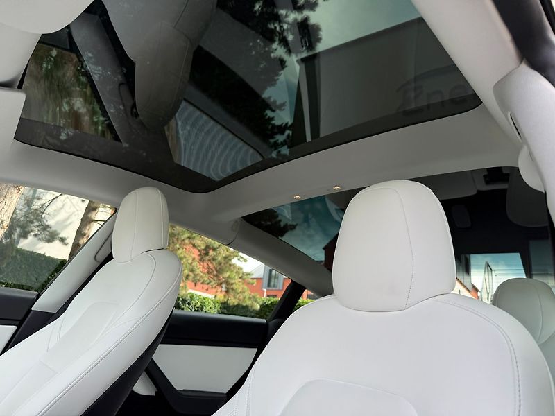 Tesla Model 3 Long Range AWD - fotka 14 z 41