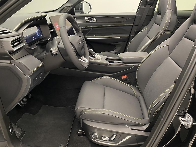 Lynk & Co 01 (2025) 01 MORE PHEV - fotka 3 z 50