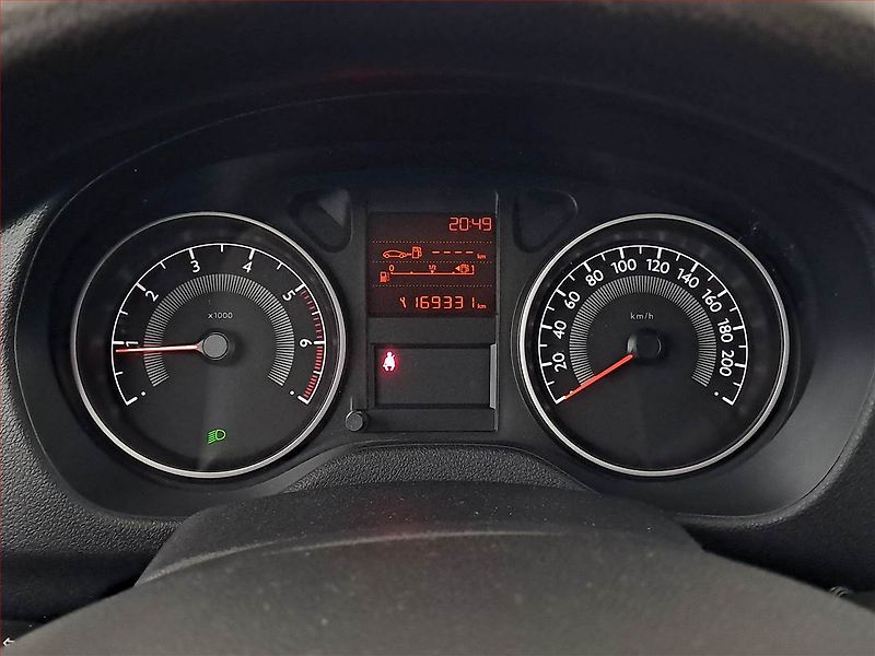Peugeot 301 (2014) 1.2 VTi, nová STK, rezervace - fotka 9 z 13