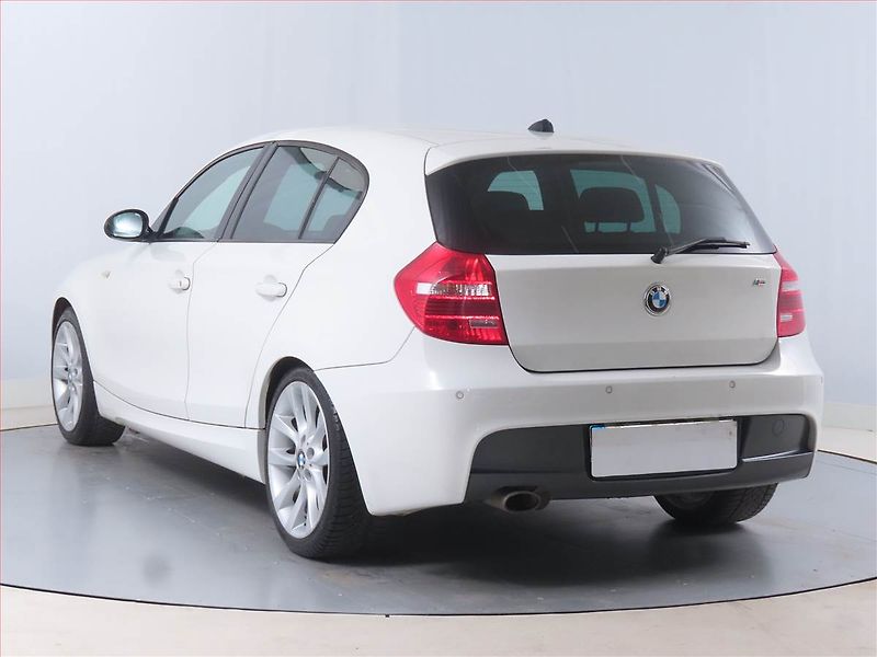 BMW Řada 1 (2009) M Paket 118d, Xenony, Tempomat - fotka 4 z 16