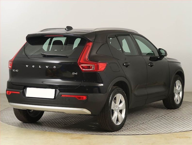 Volvo XC40 (2022) B4 - fotka 5 z 21