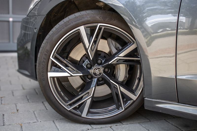 Audi A7 S-Line 50TFSIe 220kW - fotka 7 z 35