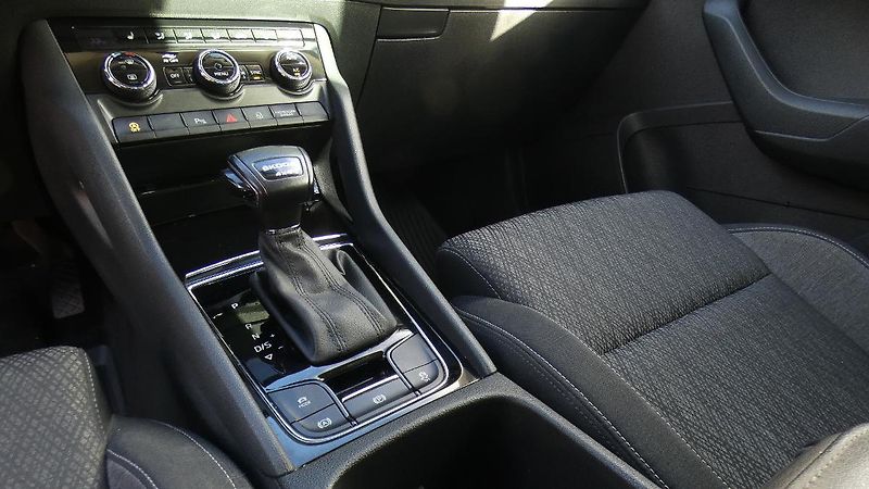 Škoda Karoq 2.0 TDI 110 kW Style 4x4 DSG - fotka 6 z 21