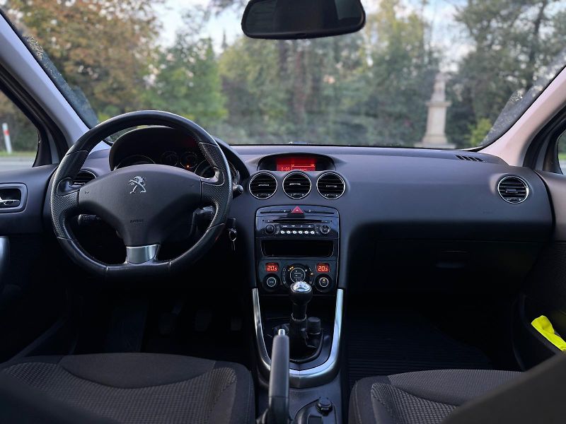 Peugeot 308 1.6i 1.MAJ. ČR GARÁŽOV. 45tkm - fotka 4 z 27
