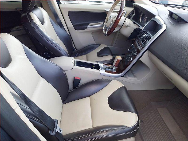 Volvo XC60 (2010) D5, 4X4, Automat, Xenony - fotka 9 z 18