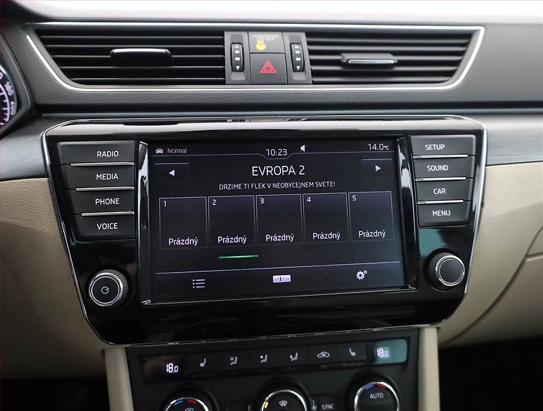 Škoda Superb (2016) Style 2.0 TDI, Kůže, Navi - fotka 11 z 21