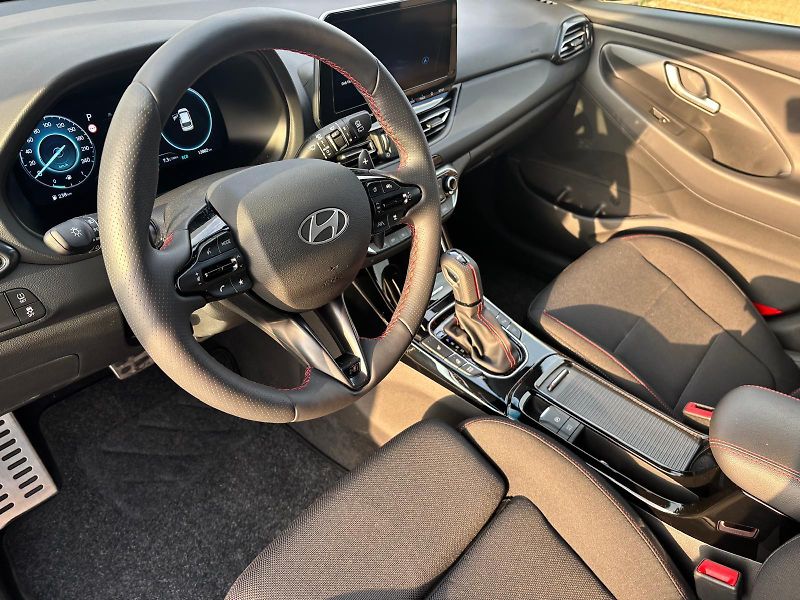 Hyundai i30 1.5 T-GDI MHEV DCT N-Line - fotka 11 z 29