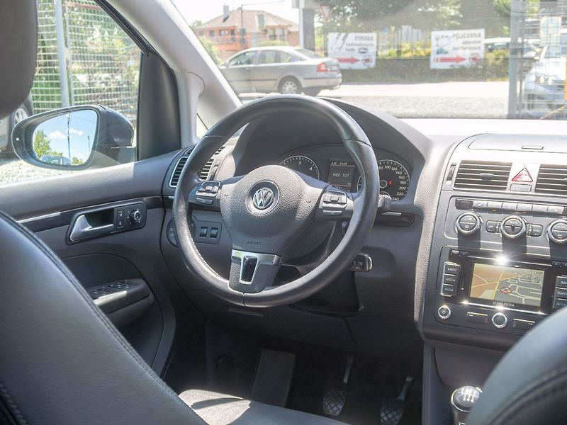 Volkswagen Touran (2014) 1.6TDI HG NAVI – 7 SEDADEL - fotka 14 z 47