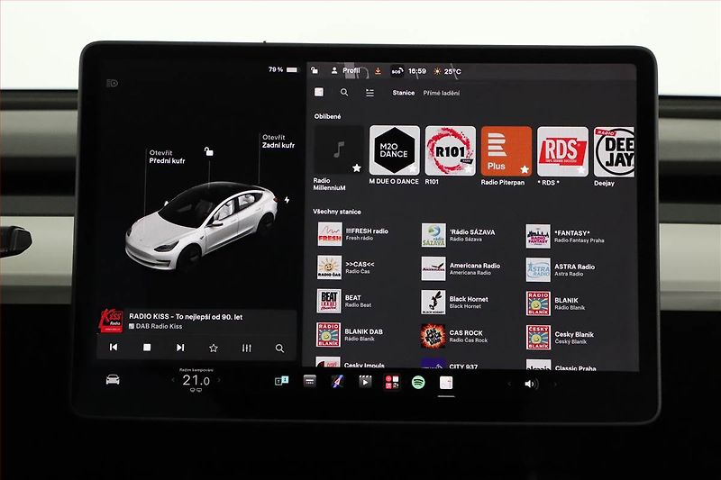Tesla Model 3 (2020) Long Range 4WD 78kWh, SoH 83% - fotka 16 z 19