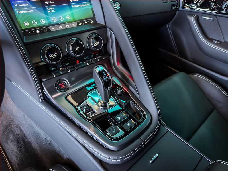 Jaguar F-Type (2024) 575 V8 Kompressor - fotka 8 z 20