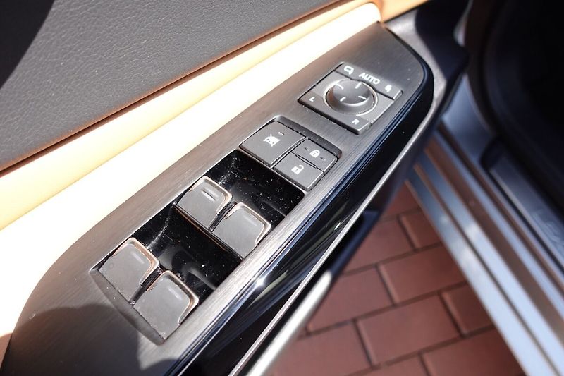 Lexus ES 300h ES300h 2,5HSD Prestige Top - fotka 11 z 39