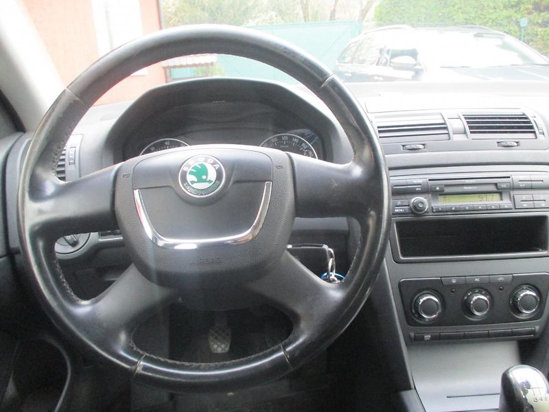 Škoda Octavia 1.4 TSi +sada kol - fotka 19 z 32