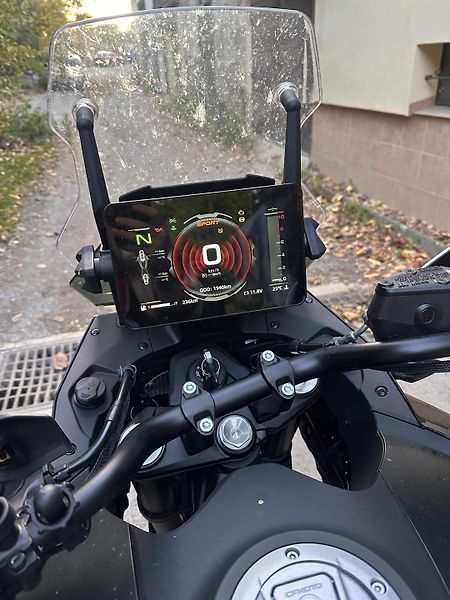 CFMOTO 800 MT (2025) - fotka 7 z 8