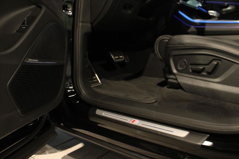 Audi SQ7 TFSi quattro Competition Plus - fotka 12 z 41