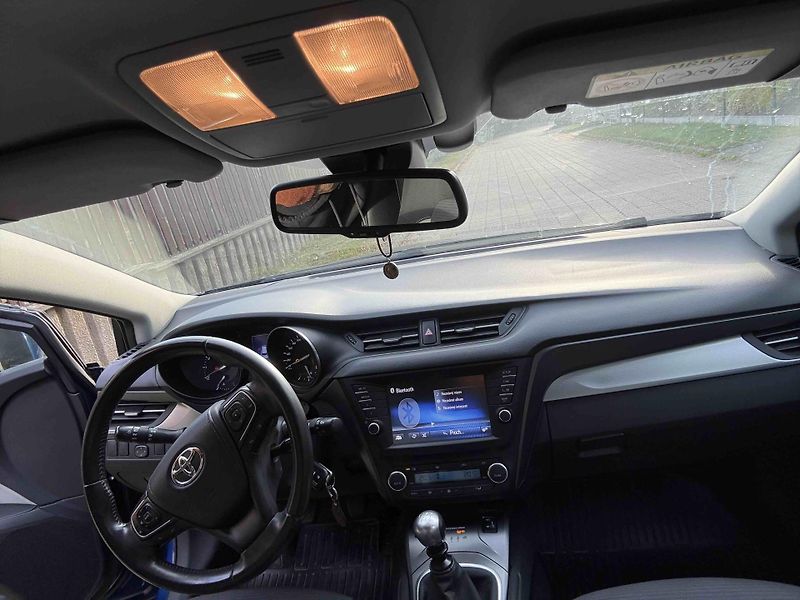 Toyota Avensis (2016) Combi + tažné  - fotka 19 z 19