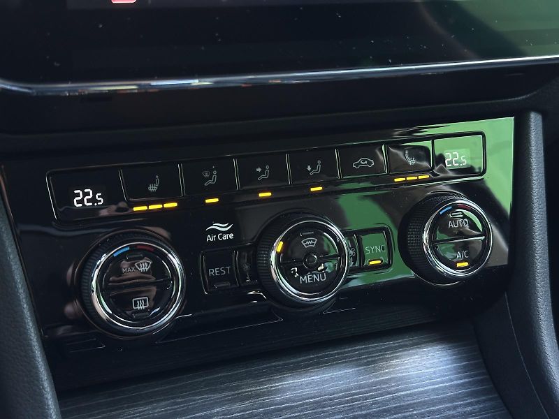 Škoda Superb Combi Style+ 2.0TDi 150PS DSG - fotka 26 z 47