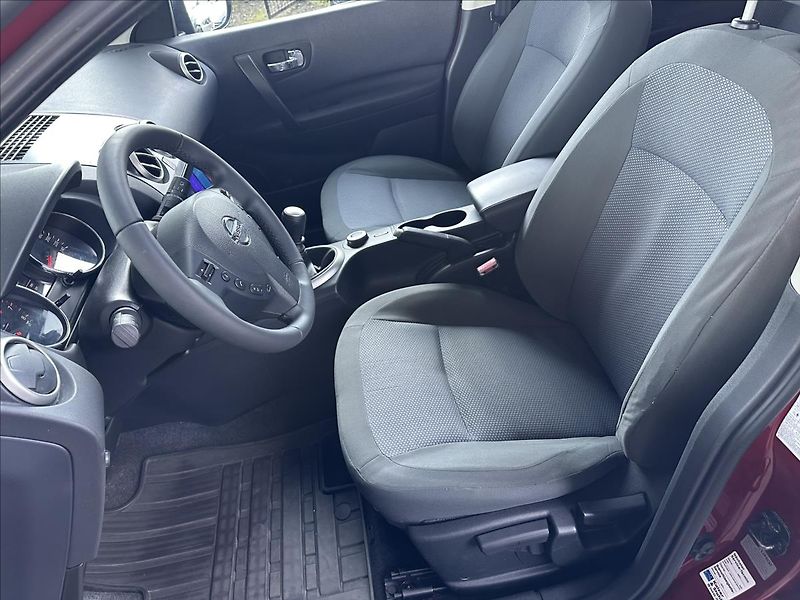 Nissan Qashqai 2,0 +2 4x4 7.Míst - fotka 12 z 25