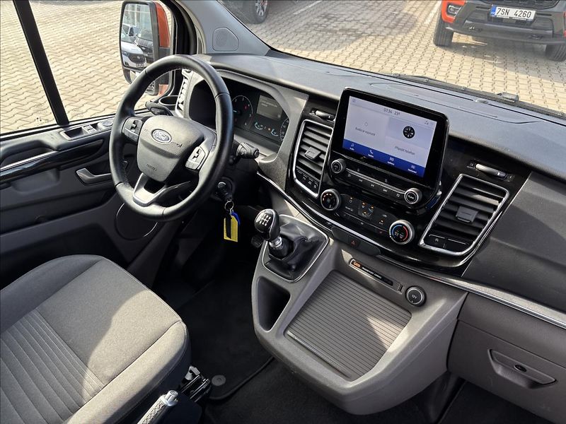 Ford Tourneo Custom 2,0 mHEV 136kW Titanium L2 - fotka 21 z 41