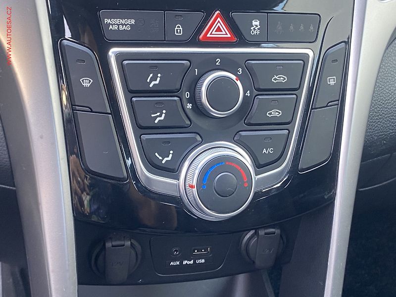 Hyundai i30 (2014) 1.4CVVT, Classic, +kola - fotka 13 z 16