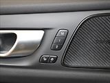 Volvo S60 2,0 B5 AWD Ultimate Dark ČR - náhled 20