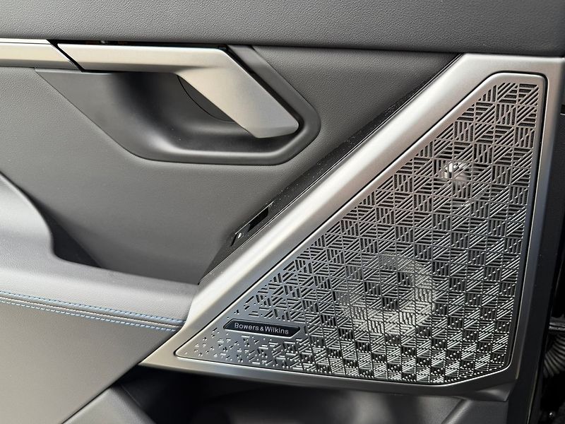 BMW Řada 5 550e xDrive Touring 08/2025 - fotka 24 z 29